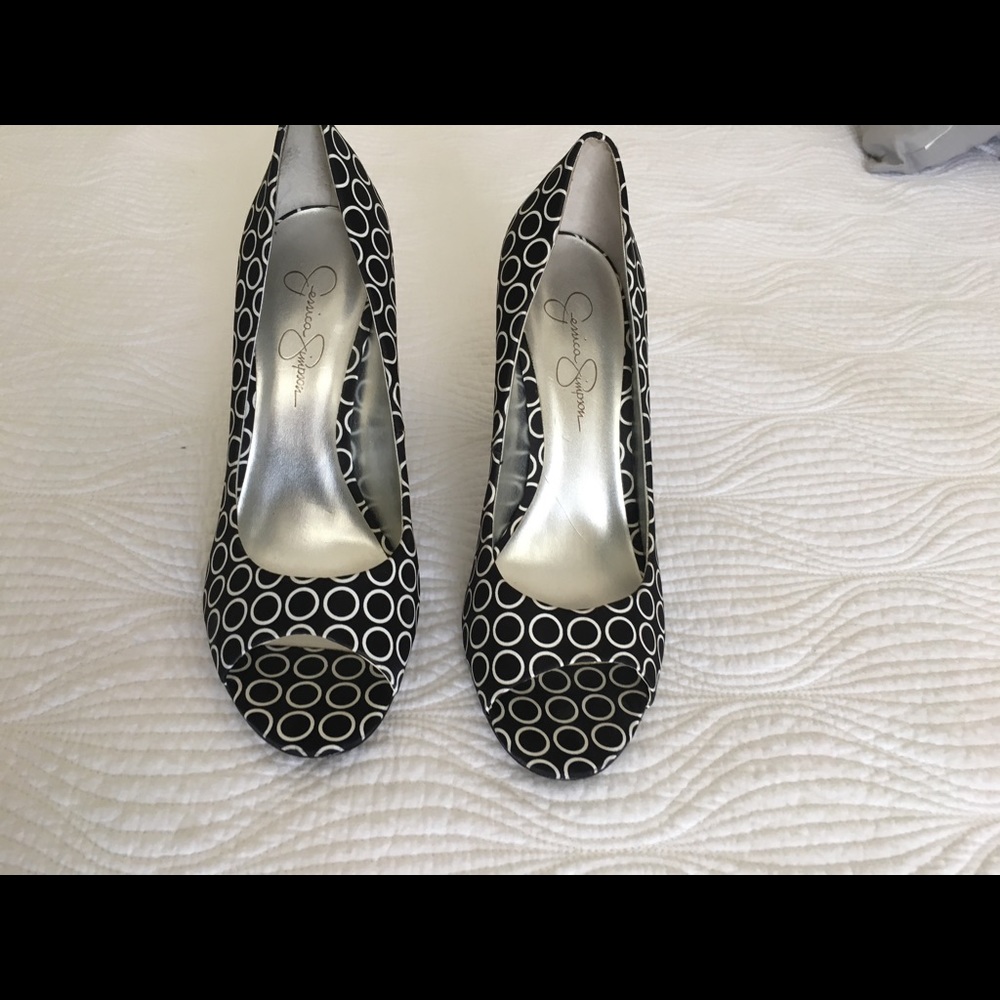 Jessica Simpson black with white circles dot heels